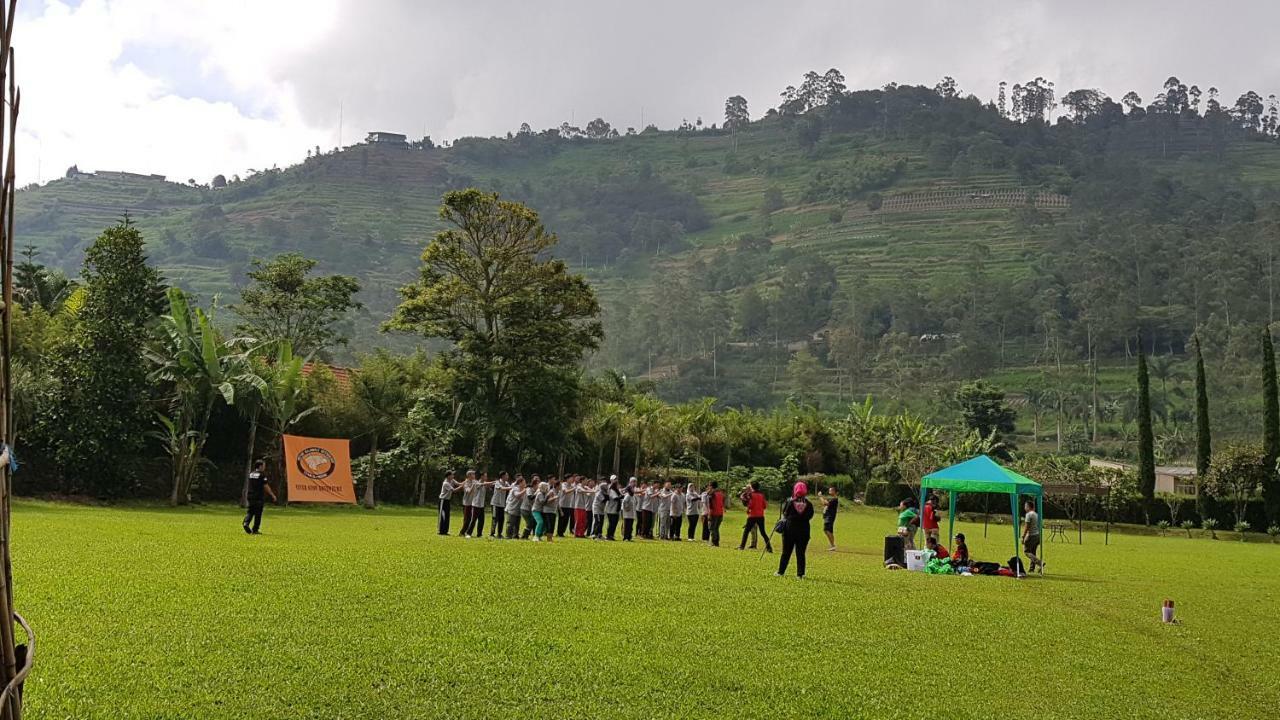 New Mountain Springs Hotel & Resort Lembang Esterno foto