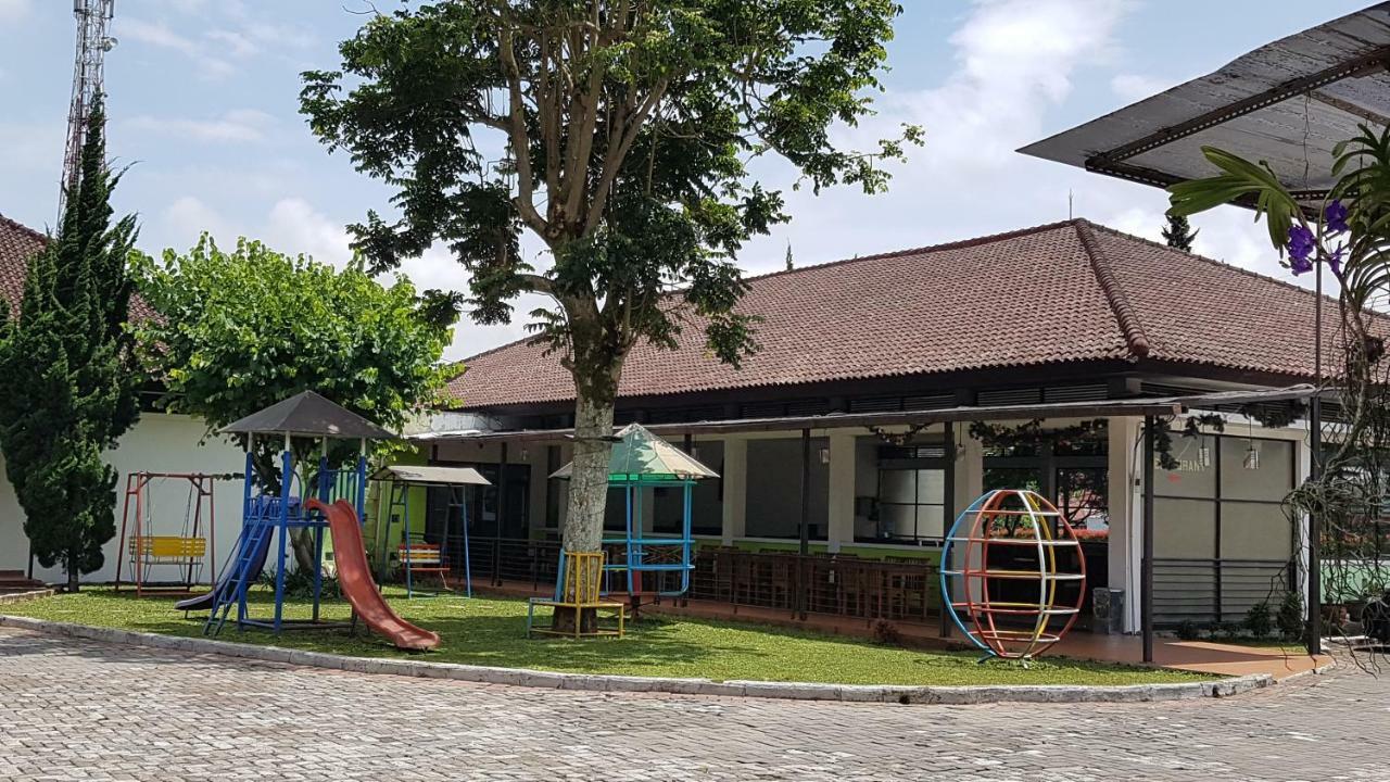 New Mountain Springs Hotel & Resort Lembang Esterno foto